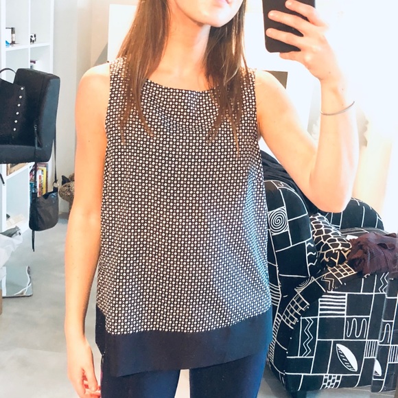 LOFT Tops - ANY OFFER Ann Taylor Loft Navy Sleeveless Geo Print Top